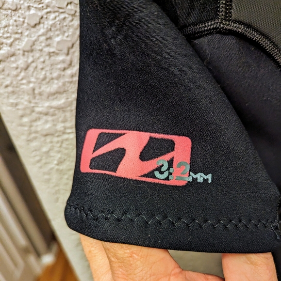 Women's 2mm neoprene shorty wetsuit - Picture 7 of 11